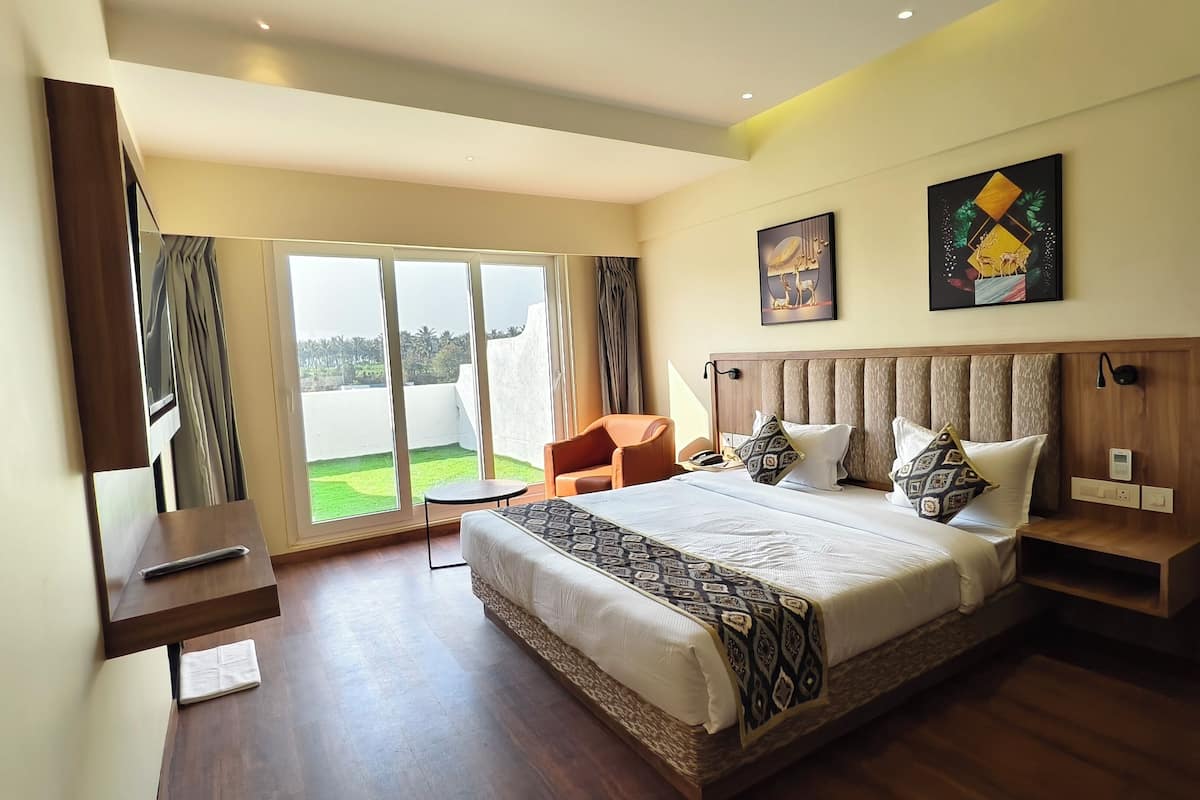 Premium Double Room | Desk, iron/ironing board, free WiFi, bed sheets