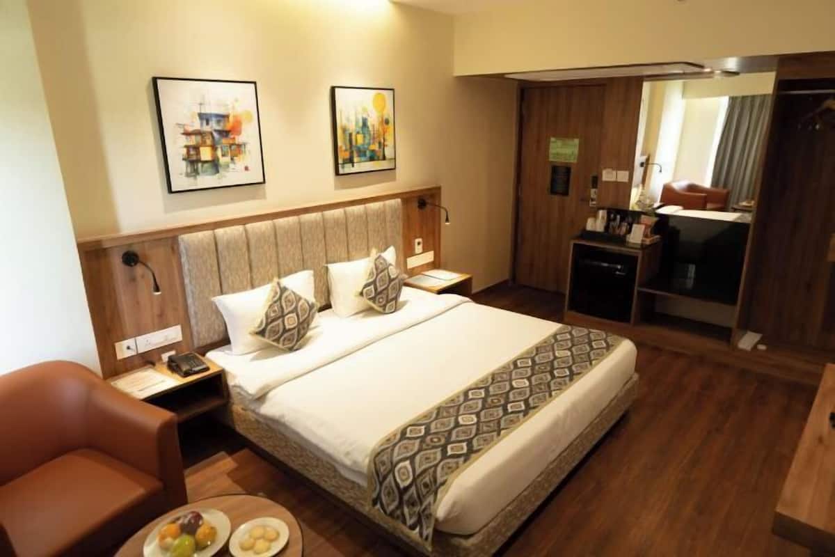 Desk, iron/ironing board, free WiFi, bed sheets