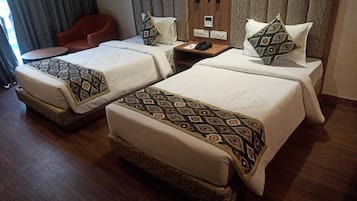 Deluxe Twin Room | Desk, iron/ironing board, free WiFi, bed sheets