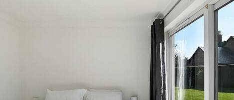 4 chambres, fer et planche à repasser, lit de bébé portatif, Wi-Fi