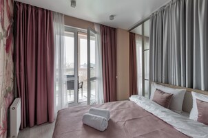 Classic-Apartment, Balkon, Blick auf den Innenhof | 1 Schlafzimmer, Bügeleisen/Bügelbrett, kostenloses WLAN