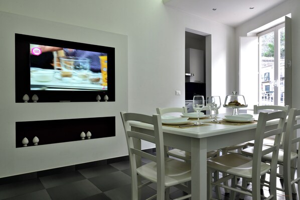 Dining - The Little White House (cozy little single house in the center) (Modica)