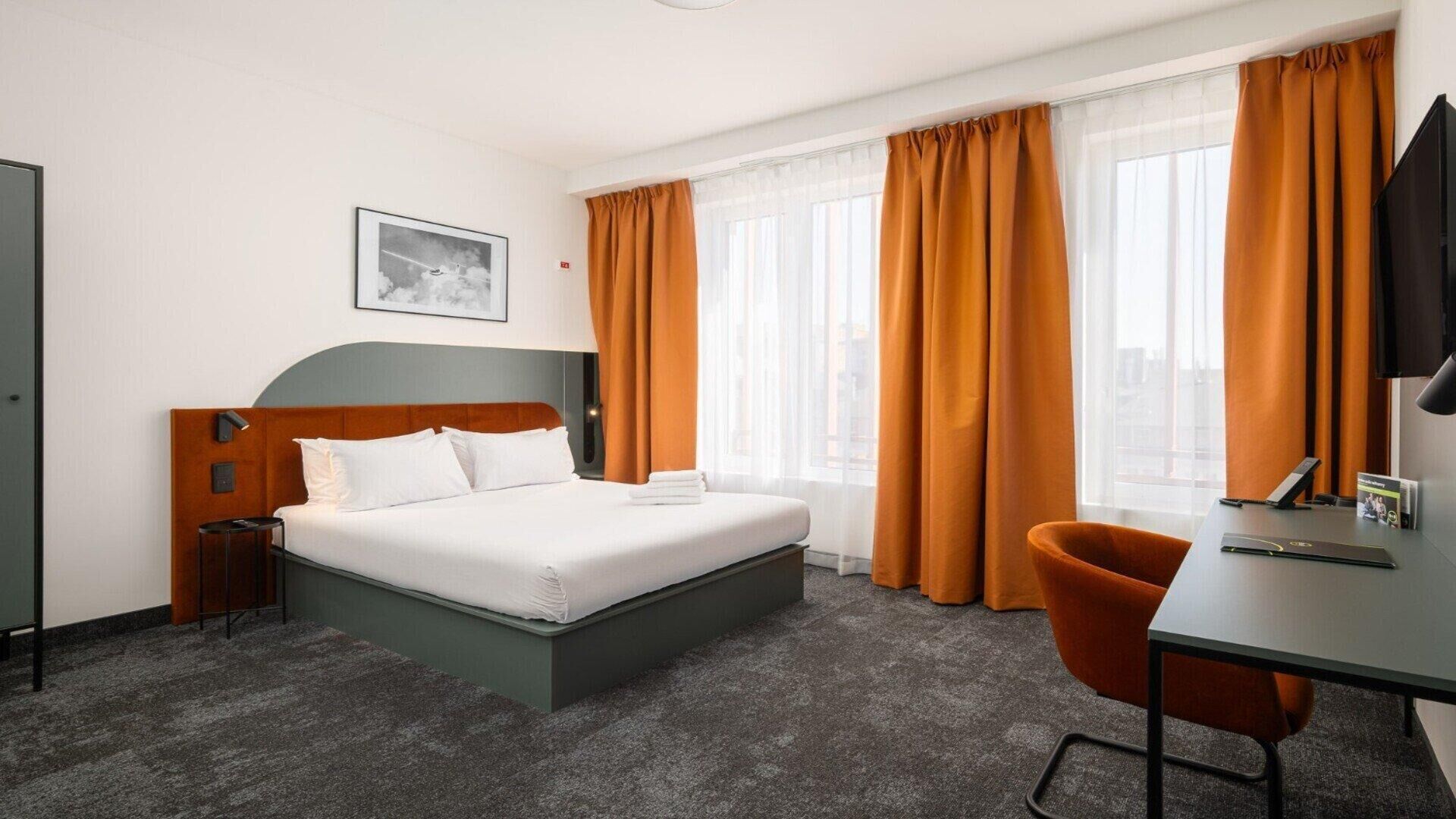 Double Room | Desk, blackout curtains, free WiFi, bed sheets