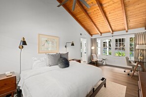 4 bedrooms, desk, iron/ironing board, free WiFi - Pool, spa, 1 mile from the beach! The Deja Blue Pool Paradise in La Jolla (La Jolla)