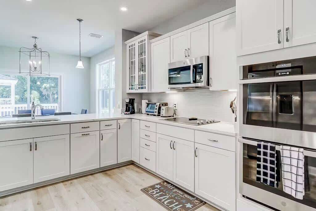 Refrigerador, microondas, parrilla de estufa y lavavajillas 