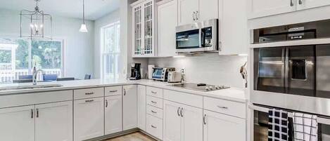 Refrigerador, microondas, parrilla de estufa y lavavajillas