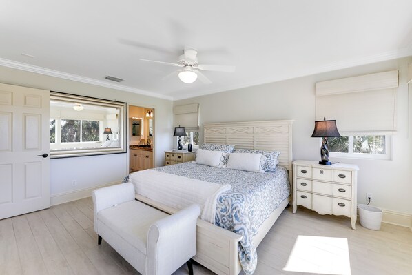 3 bedrooms, desk, iron/ironing board, free WiFi