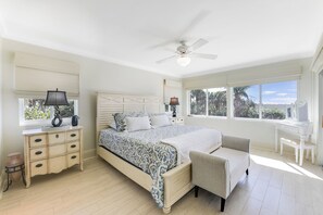3 bedrooms, desk, iron/ironing board, free WiFi - Rabbit road oasis just a short stroll to The Gulf! (Sanibel)