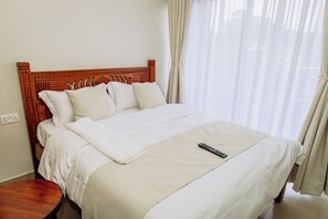 1 bedroom, desk, WiFi, bed sheets - Modern bed & breakfast with beautiful City Views Nairobi (Nairobi)