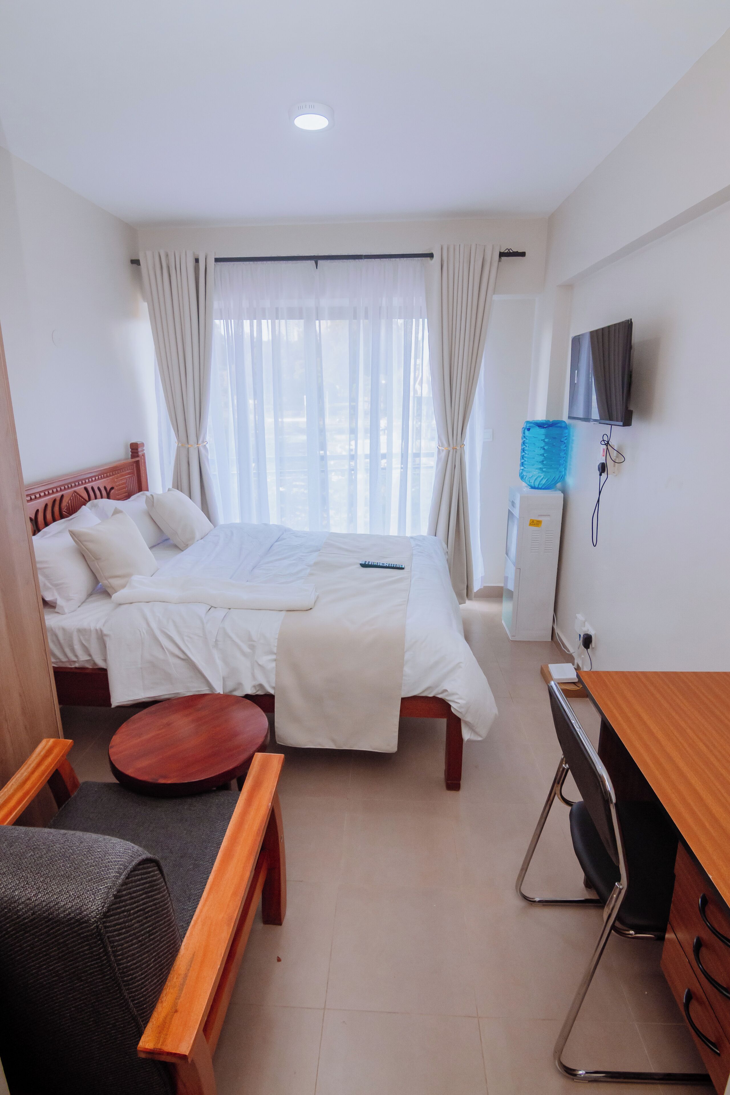 1 bedroom, desk, WiFi, bed sheets