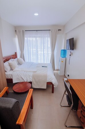 1 室のベッドルーム、デスク、WiFi、ベッドシーツ