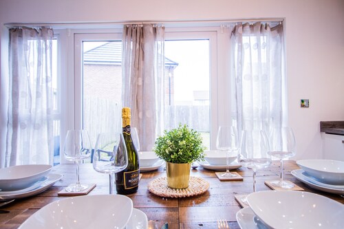 Charming 1BR House in Eccles with Free Parking