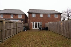Exterior - Charming 1BR House in Eccles with Free Parking (Manchester)