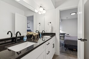 2 sovrum, strykjärn/strykbräda, wi-fi och sängkläder