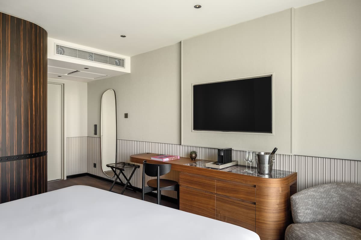 Kahden hengen standard-huone, näköala mäelle | Allergiatestatut vuodevaatteet, untuvapeitot