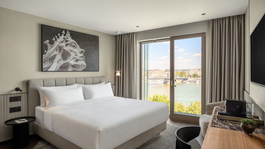 Leon Hotel & Lounge