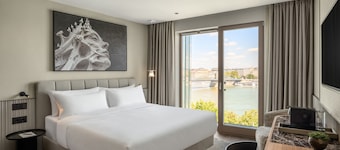 Leon Hotel & Lounge