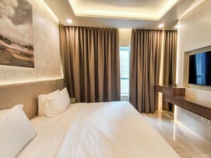 2 bedrooms, in-room safe, iron/ironing board, travel cot - Abu Dhabi Royal Home, Family Apartment, Beach View (Abu Dhabi)