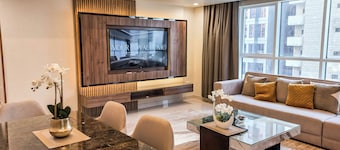 Abu Dhabi Royal Home, Family Apartment, Beach View