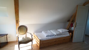 1 chambre, fer et planche à repasser, lit parapluie, Wi-Fi