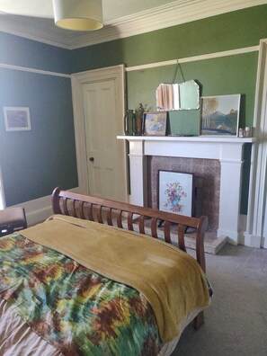 4 bedrooms, WiFi, bed sheets - Beautiful period property with amazing views, spacious rooms and a large garden. (Hillside)