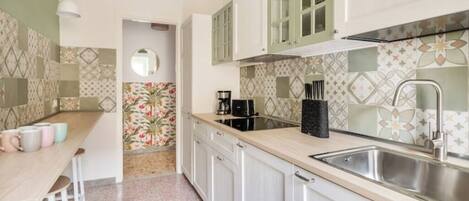 Fridge, microwave, dishwasher, coffee/tea maker