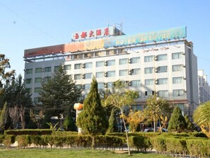 A multi-story building with signage indicating it is a hotel.