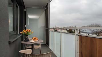 Comfort Studio Suite, Balcony, City View | Terrace/patio