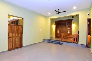 Habitación Deluxe | Sábanas de algodón egipcio, ropa de cama de alta calidad, escritorio