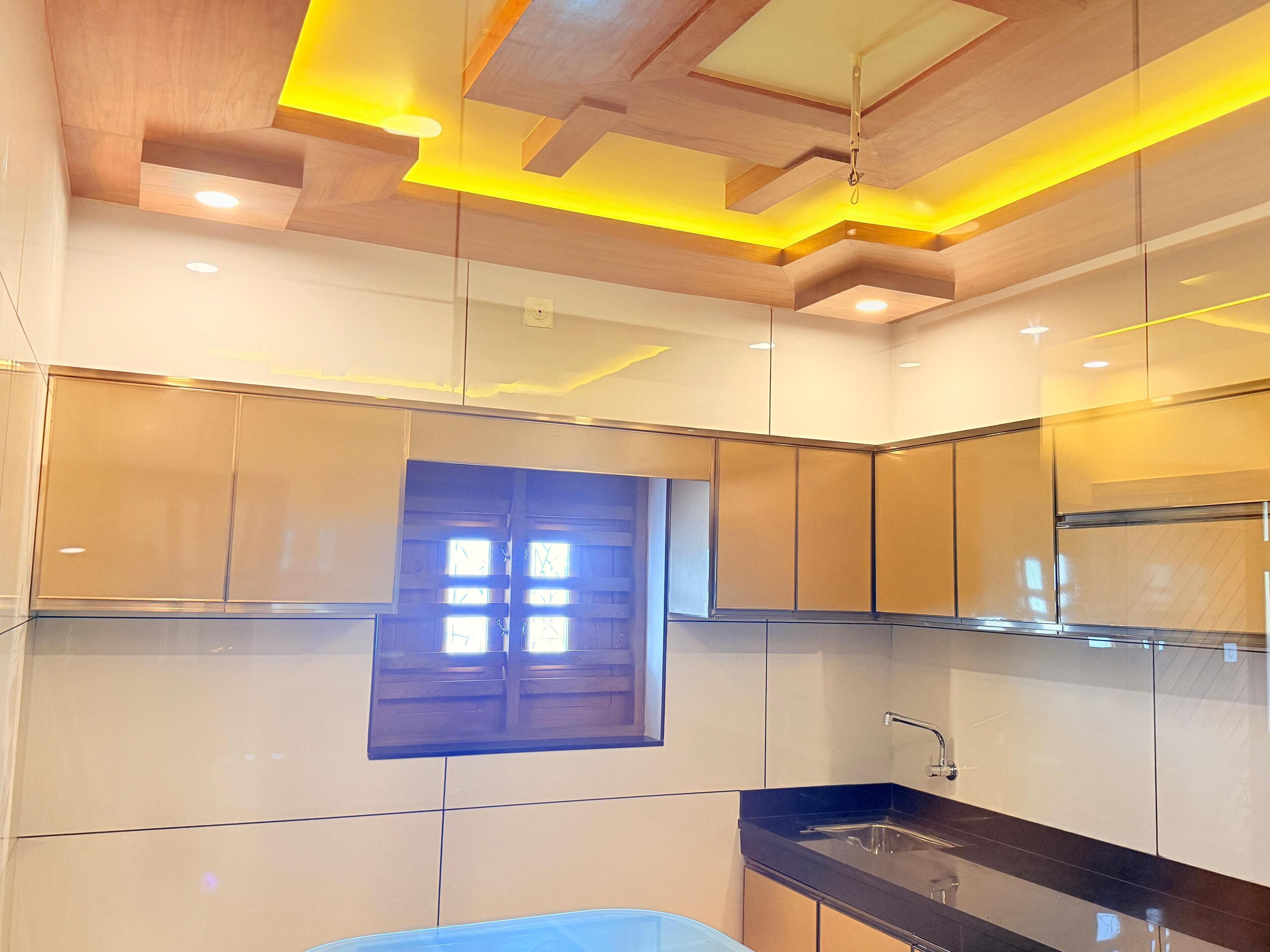 Dusj, hårføner og håndklær