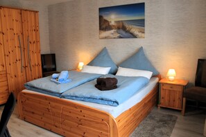 2 chambres, bureau, fer et planche à repasser, lit parapluie