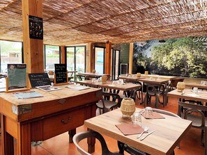 Restaurant - Camping Val De Cesse  (Mirepeisset)
