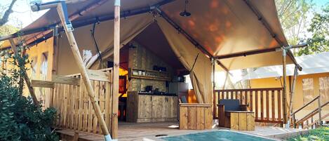 デラックス テント リバービュー | アイロン / アイロン台、WiFi (無料)