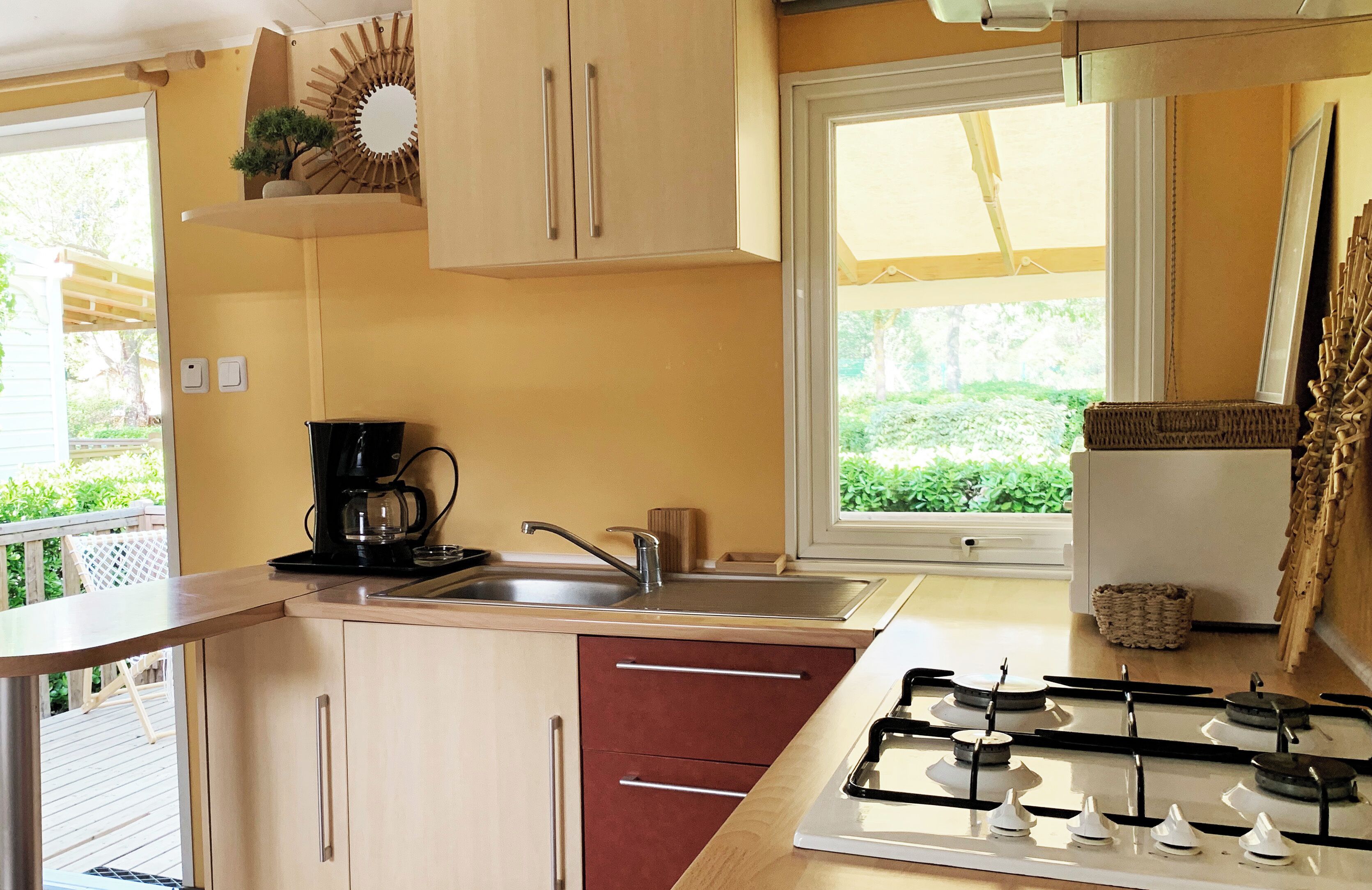 Comfort Mobile Home | Private kitchen | Highchair