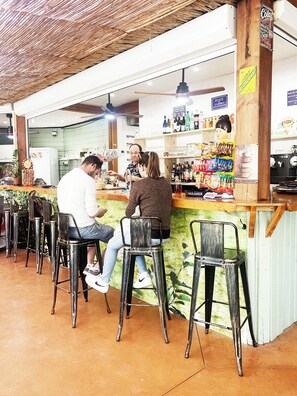 Daily continental breakfast (EUR 8 per person) - Camping Val De Cesse  (Mirepeisset)