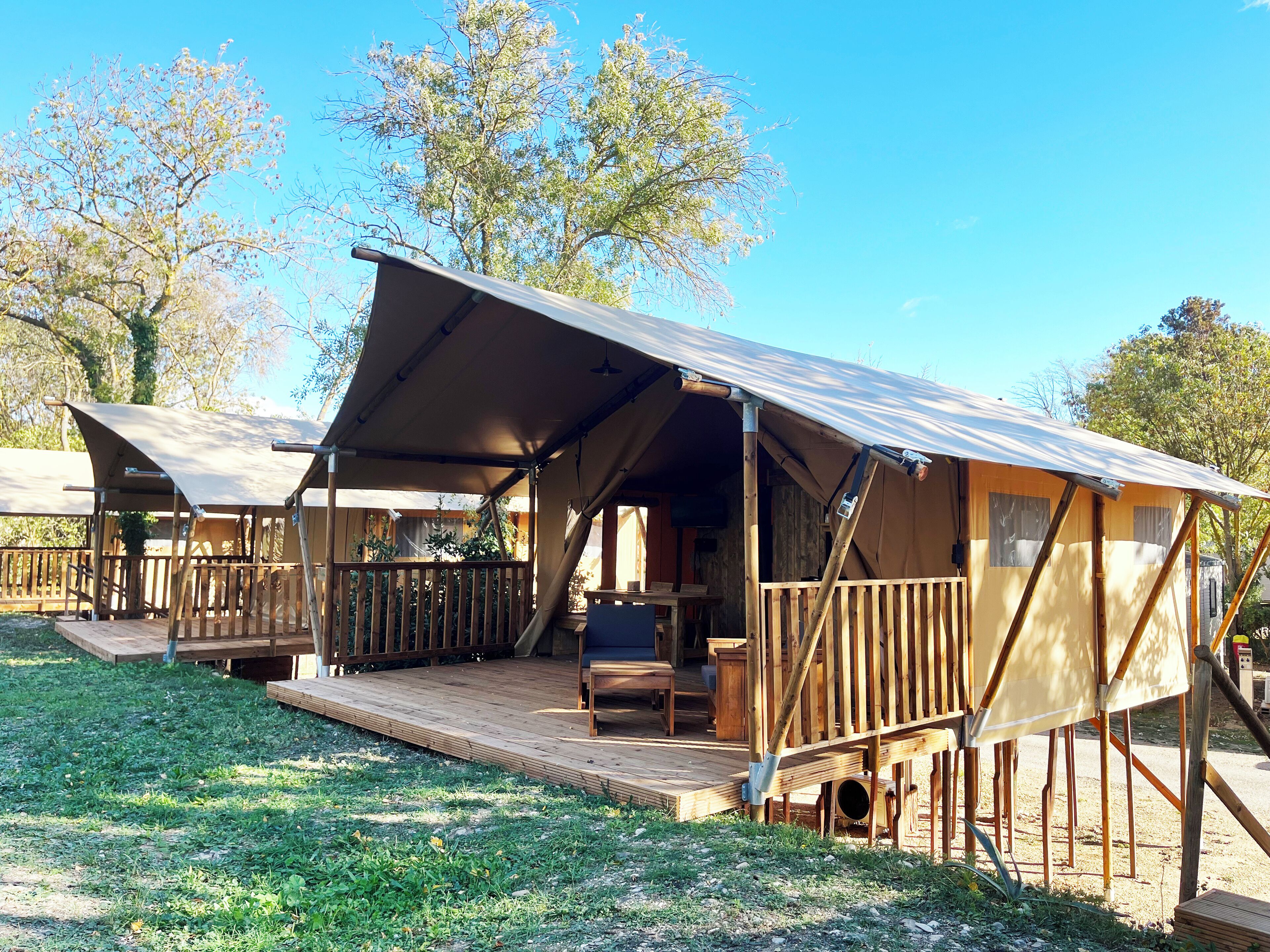 Tente Deluxe, vue fleuve | Fer et planche à repasser, Wi-Fi gratuit