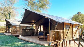 Tenda Deluks, pemandangan sungai | Setrika/meja setrika dan Wi-Fi gratis