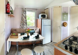 Classic Mobile Home | Living area - Camping Val De Cesse  (Mirepeisset)