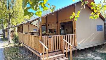 Tenda Deluks, pemandangan resor | Setrika/meja setrika dan Wi-Fi gratis