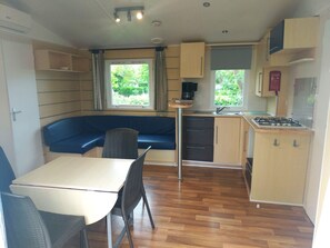 Comfort Mobile Home | Private kitchen | Highchair