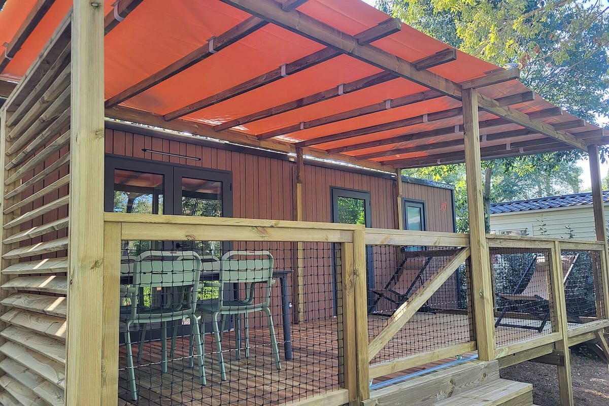 Superior Mobile Home, Garden View | Iron/ironing board, free WiFi