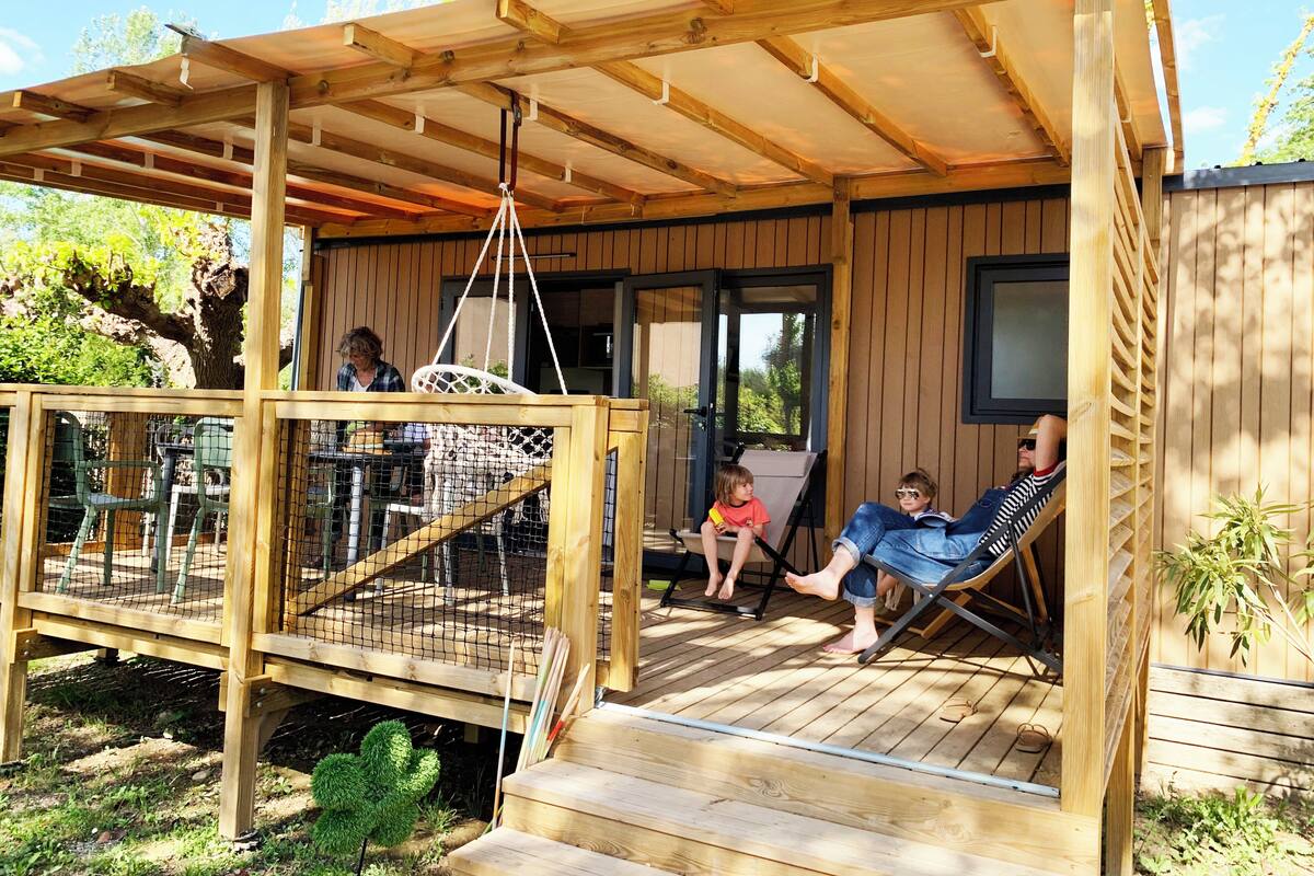 Superior stacaravan, uitzicht op tuin | Een strijkplank/strijkijzer, gratis wifi