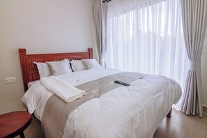 1 bedroom, desk, WiFi, bed sheets