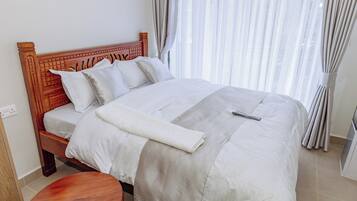 1 bedroom, desk, WiFi, bed sheets