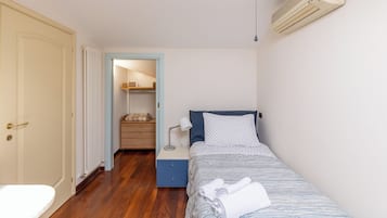 3 bedrooms, desk, iron/ironing board, WiFi