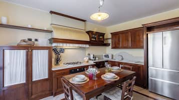 Micro-ondes, four, plaque de cuisson, lave-vaisselle