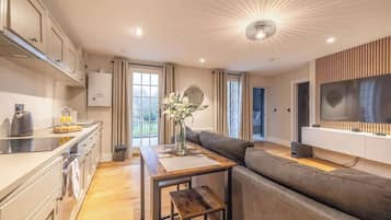 Kühlschrank, Mikrowelle, Ofen, Geschirrspüler