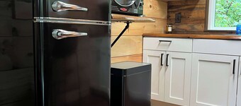 Upscale Shipping Container in the Woods of Red River Gorge | Hot Tub | Private