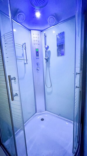 Towels, soap, toilet paper - Suites Bocas del Toro 1C (Bocas del Toro)