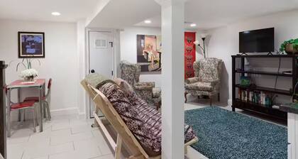 Comfy, clean one-bedroom unit in Columbia Heights